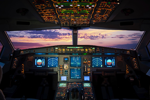 Flightdeck large main(4)(3)